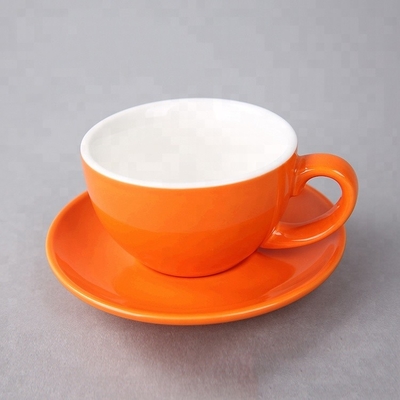 Ceramische de Espressokoppen van het aardewerkaardewerk met de koppenmok van Schotelcoffe